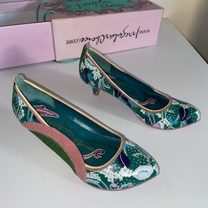 “NEVER WORN” Irregular choice small heel